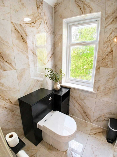 Bathroom 4, Tree Hotel, Oxfordshire