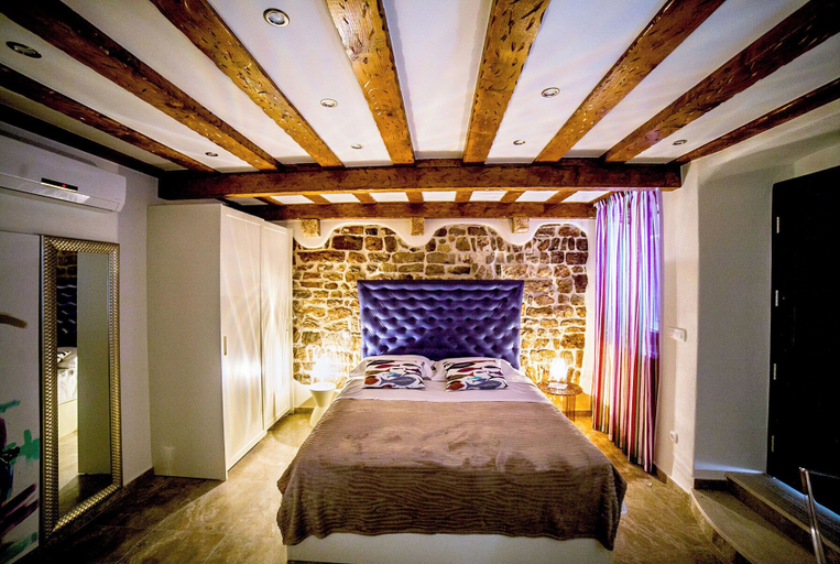 Others 5, Apartment Genius Loci, Split
