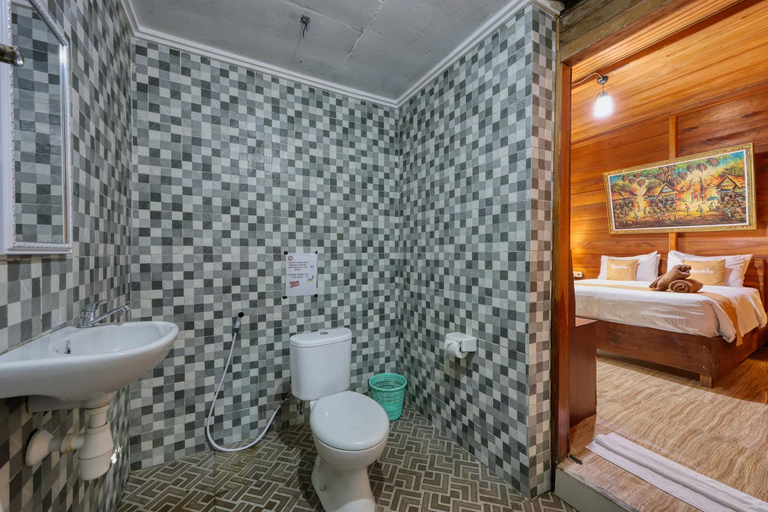 Bathroom 3, Madeira Inn Villa, Klungkung