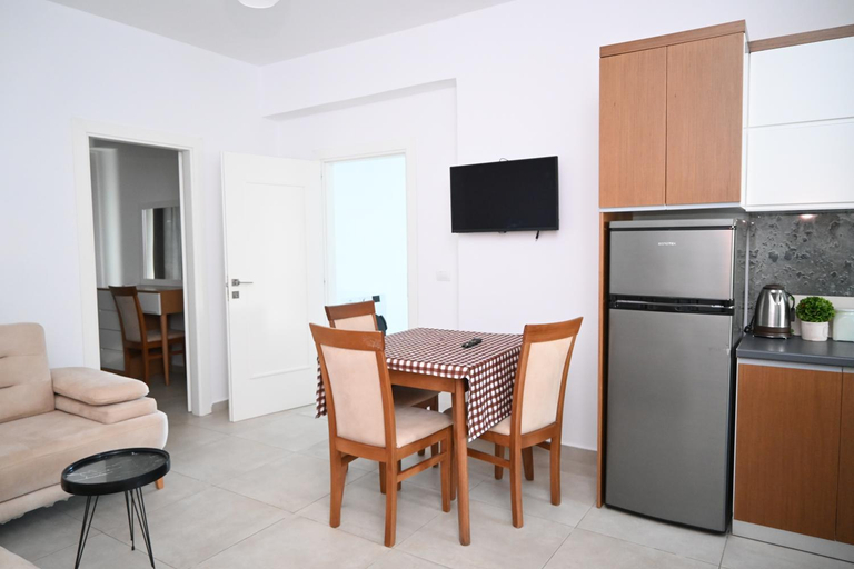 Others 5, Lux Apartments 2, Sarandës