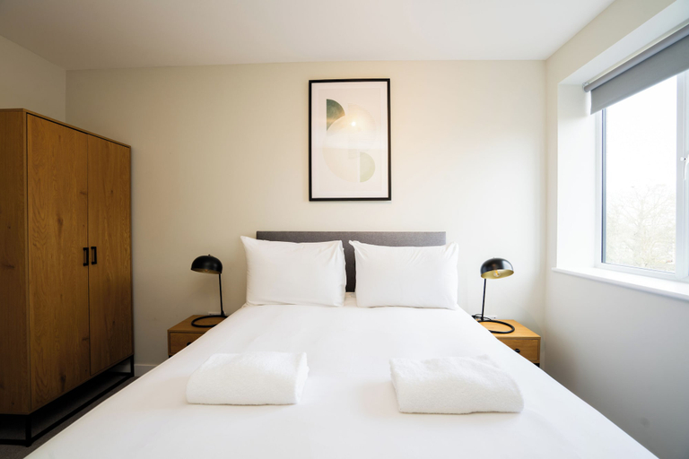 Room 2, Church House by Guestz, Bristol