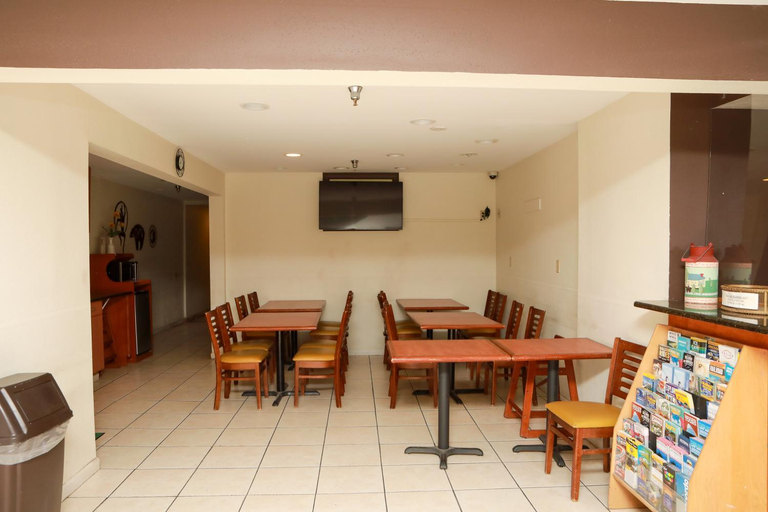 Food & Drinks, Super 8 By Wyndham Gallup, McKinley