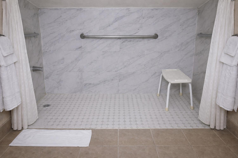Bathroom 4, Super 8 By Wyndham Gallup, McKinley