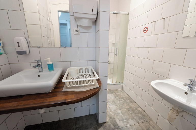 Bathroom 5, Trzy Kafki, Kraków City