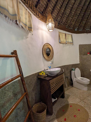 Bathroom 3, Lala Land Lodge, Kusini