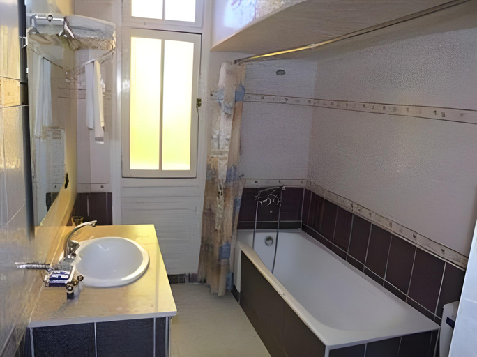 Bathroom, Hotel du Louvre, Casablanca
