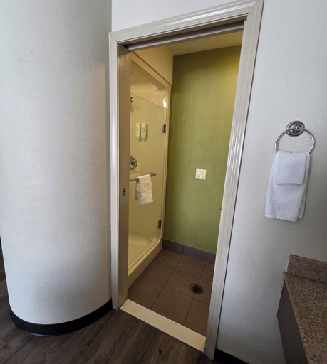 Bathroom 4, Austinburg Hotel, Ashtabula