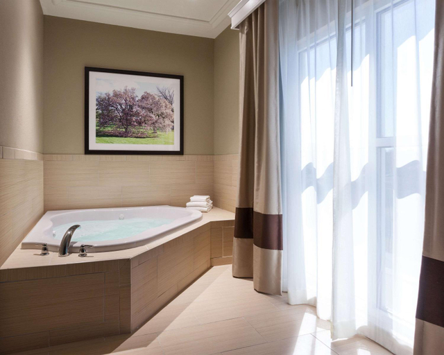 Bathroom 4, Tannery Suites, Clearfield