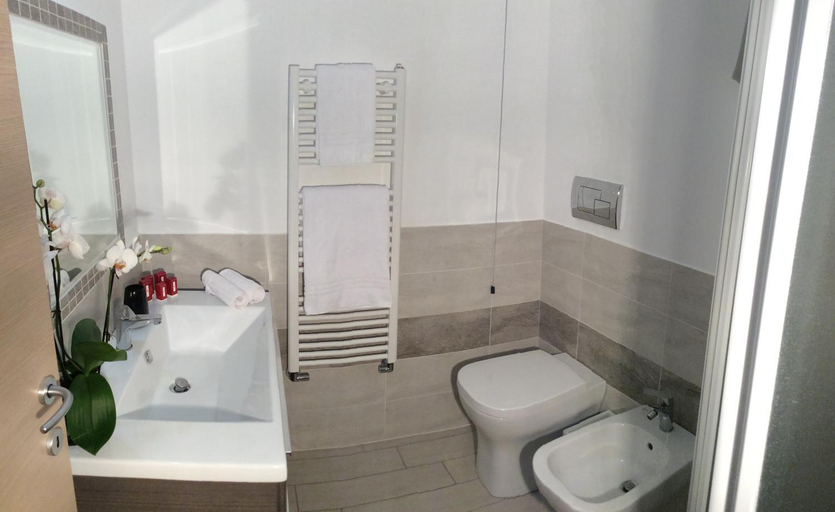 Bathroom 3, Hotel e trattoria San Giorgio, Torino