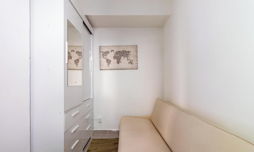 Interior 3, 3-bedroom Apt in Oceanfront Building Adlb0203, Cabo Frio