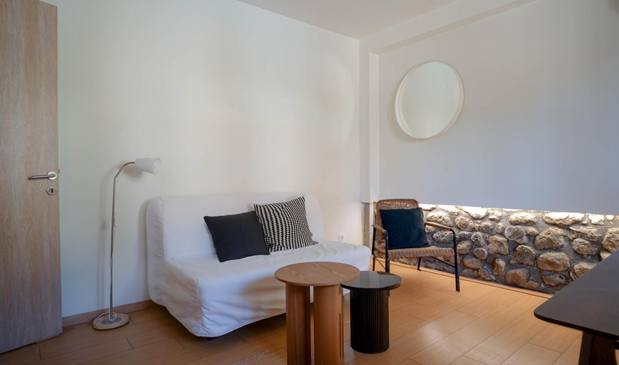 Others 2, 1951 Suites, Thessaly