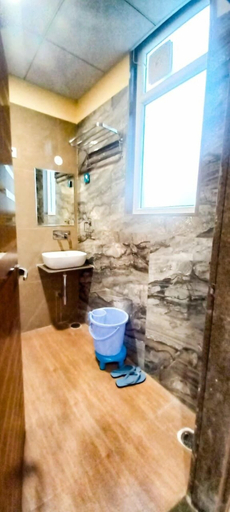 Bathroom 5, Hotel Heaven Palace And Banquet, Jaipur