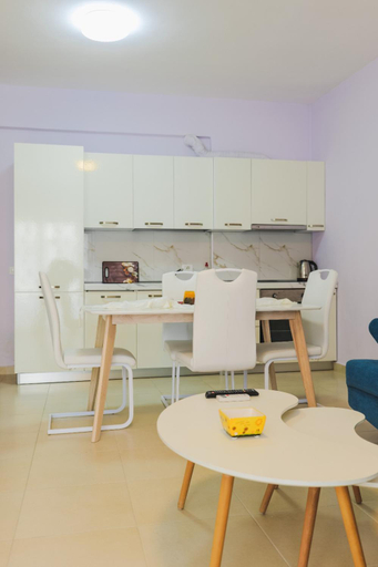 Others 4, Iris Apartments, Sarandës