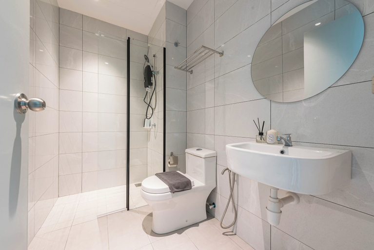 Bathroom 5, Amber Cove Premier Suites Melaka, Malacca City