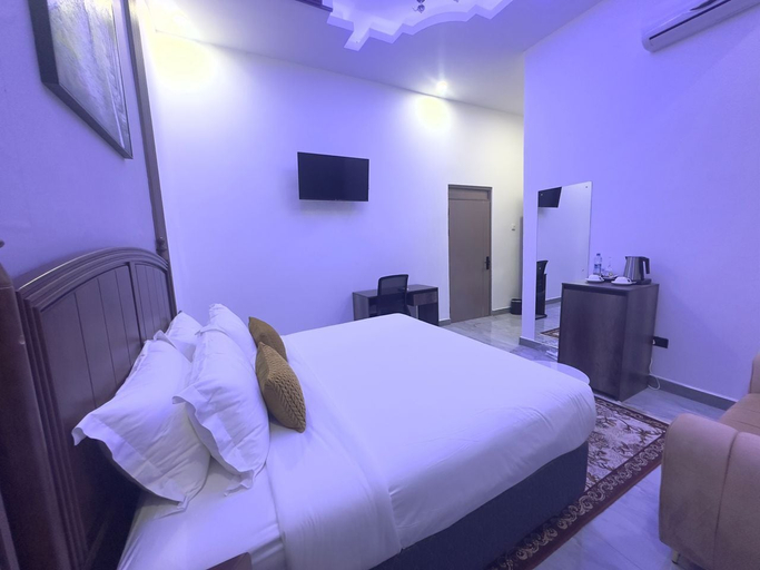 Room 4, Shalom Hotel