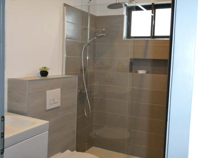 Bathroom, Praia Center, Praia