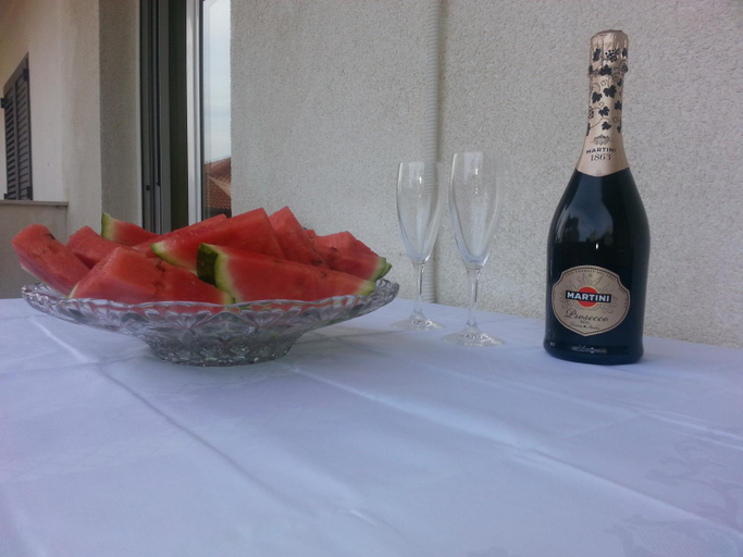 Food & Drinks 4, Apartments Sofija, Podstrana
