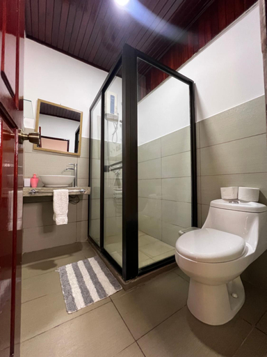 Bathroom 3, Hotel El Jardin, Puntarenas