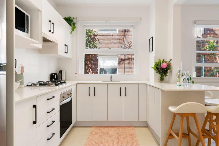 Room 5, Bondi Breeze Apartment, Sydney
