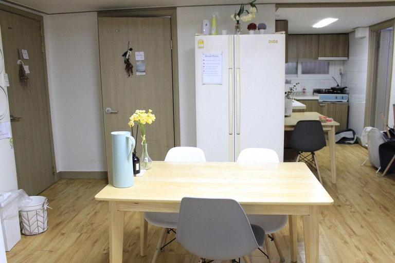 Others 2, Kay R11 Hongdea /Shared bathroom, Mapo