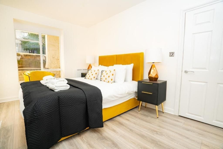 Room 4, The Residence by Guestz, Gloucestershire