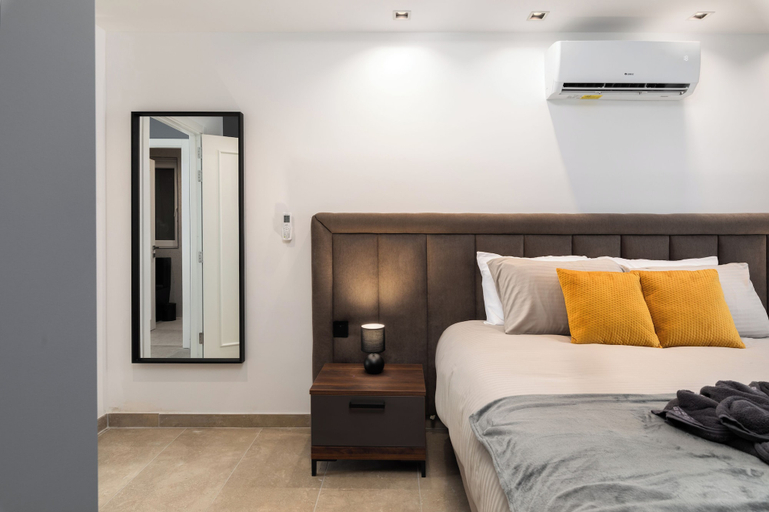 Room 4, Modern 1BR APTS near Manoel & Tigne