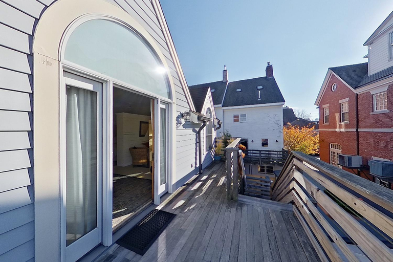 5, Newport Harbor View Cottage w Decks & Parking, Newport