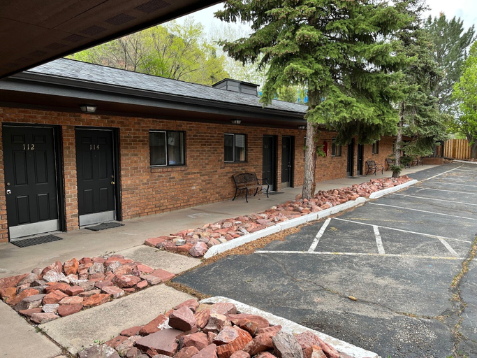 Exterior 3, Frontier Lodge, Garfield