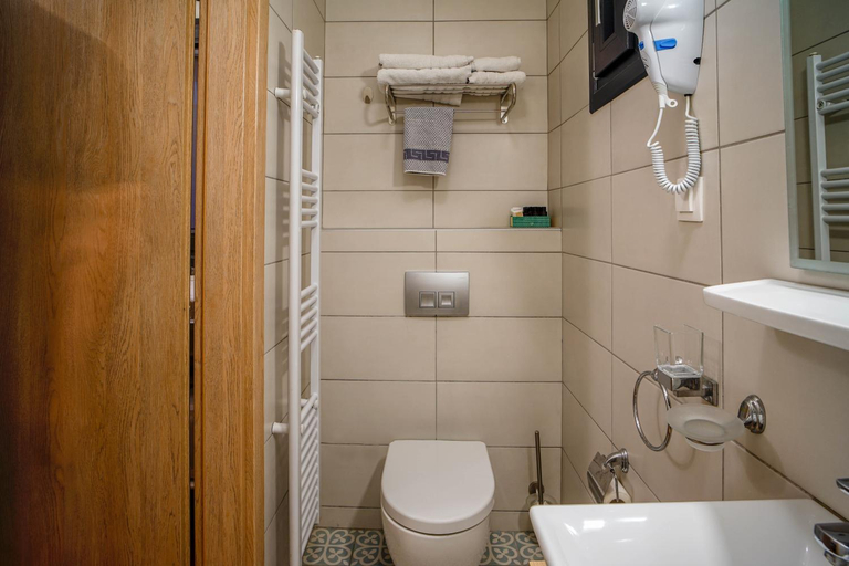 Bathroom 2, 1951 Suites, Thessaly