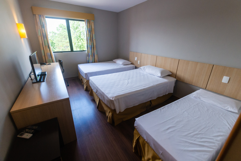 Bedroom 3, Hotel Campo Largo Express, Campo