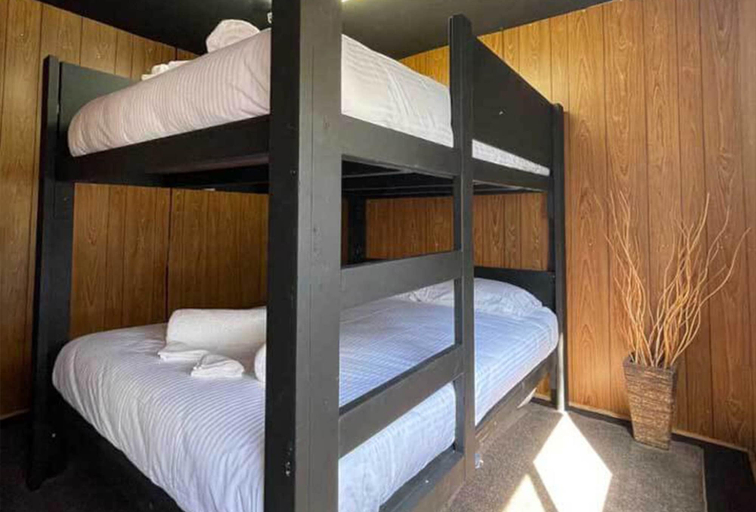 Bedroom 4, Kangaroo Lake C & C Park, Gannawarra