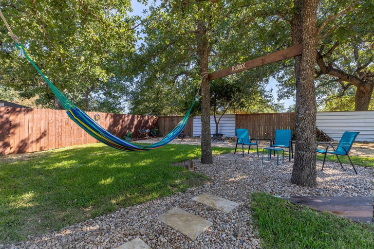 Property grounds 3, Cota 2 bedroom stay, Travis