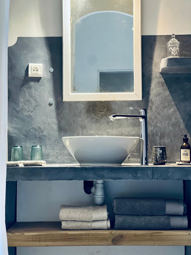 Bathroom 4, Domaine La Parpaille, Vaucluse
