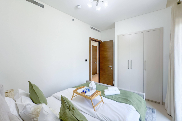 Room 2, 1-BR APT in Sobha Creek Vistas Tower B, Dubai
