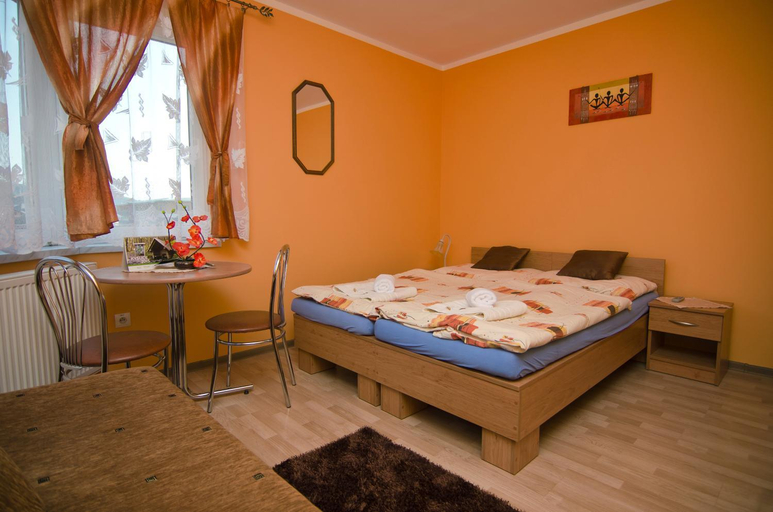 Bedroom 4, Penzion Central, Cadca