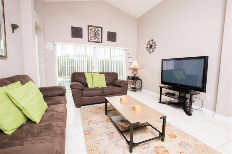 Public Area, Glenbrook Homes, Lake