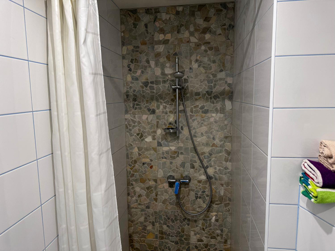 Shower 2, Maironio apartamentai, Palangos