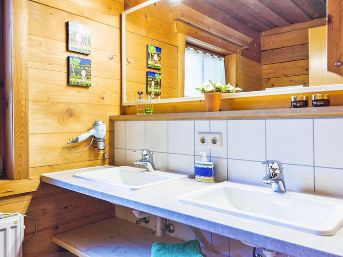 Bathroom 4, Chalet in Eben With Panoramic Mountain Views, Sankt Johann im Pongau