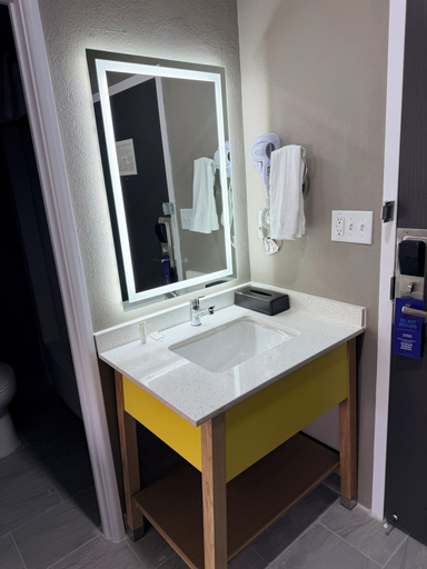 Bathroom 4, Days Inn by Wyndham La Crosse, La Crosse