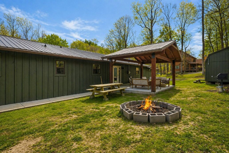 Primary image, Emerald Woods Hangout, Sevier