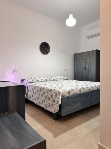 Bedroom 2, HOTEL 1+1 di C.Costabile & f.lli, Salerno