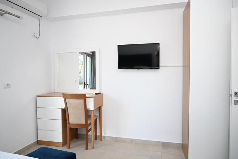 Others 4, Lux Apartments 2, Sarandës