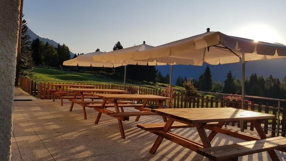 Outdoor dining, Pizzo del Frate, Verbano-Cusio-Ossola