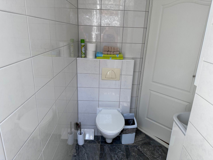 Bathroom 4, Maironio apartamentai, Palangos