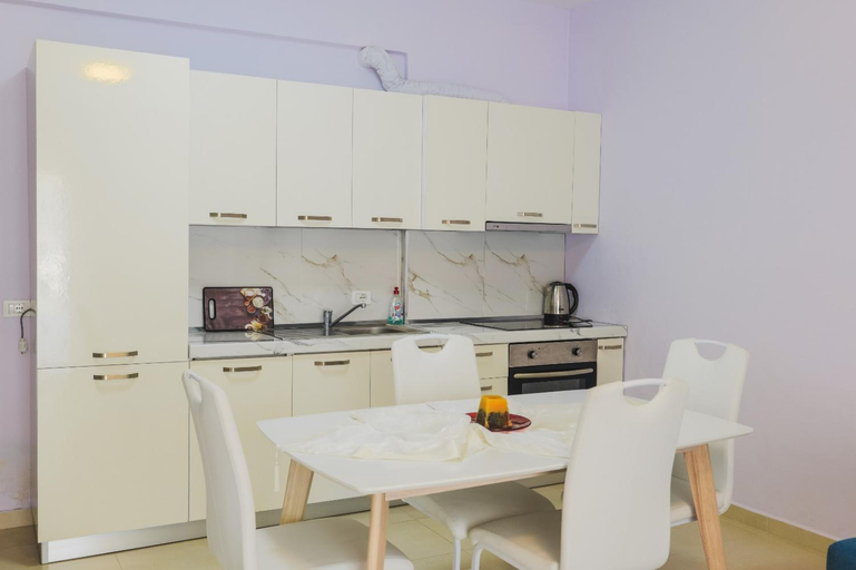 Others 5, Iris Apartments, Sarandës