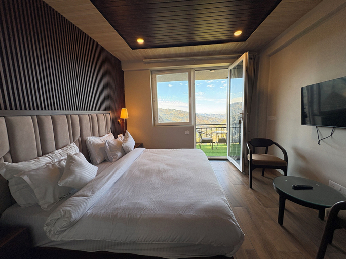 Room 4, Country Inn Mukteshwar, Nainital