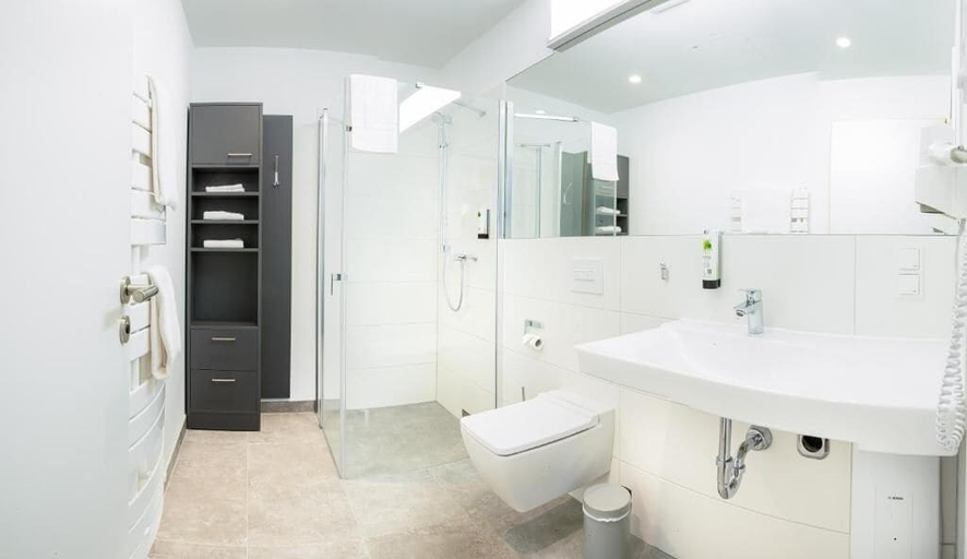 Bathroom 5, Das Elb Hotel and Restaurant, Magdeburg