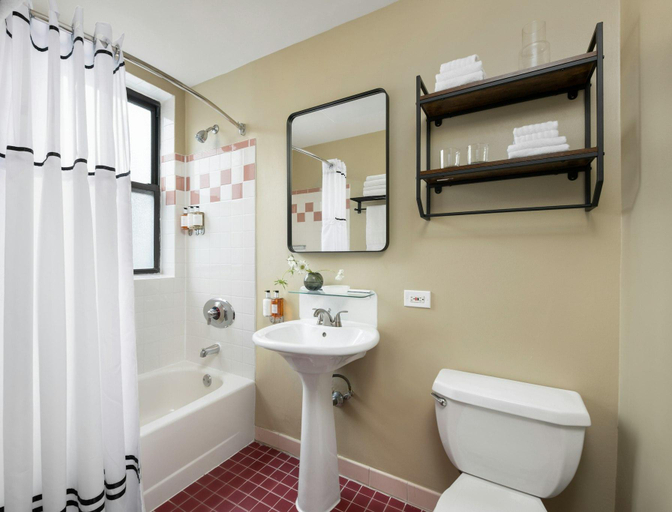 Bathroom 4, Majestic Hotel, Cook