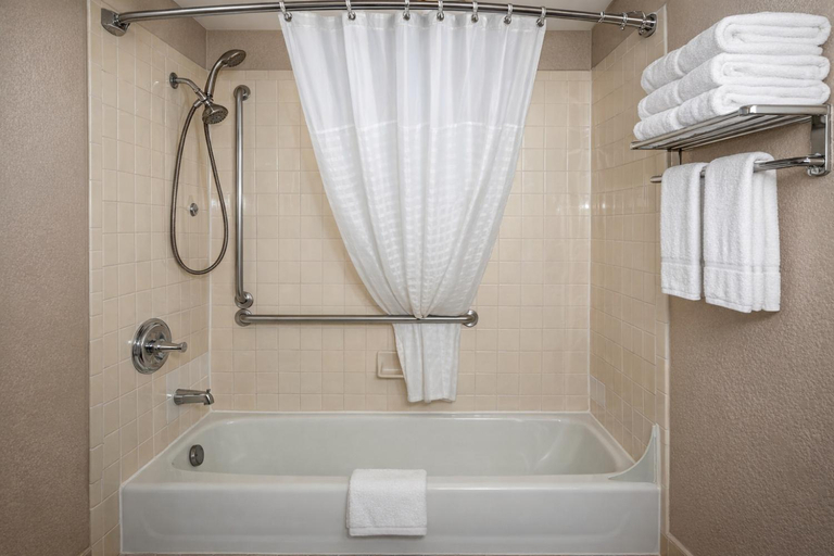 Bathroom 3, Super 8 By Wyndham Gallup, McKinley