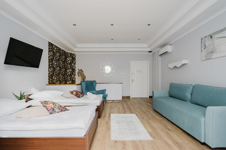 Room 5, Red House, Gdynia